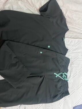 Women’s Garde-Malade Scrub Set